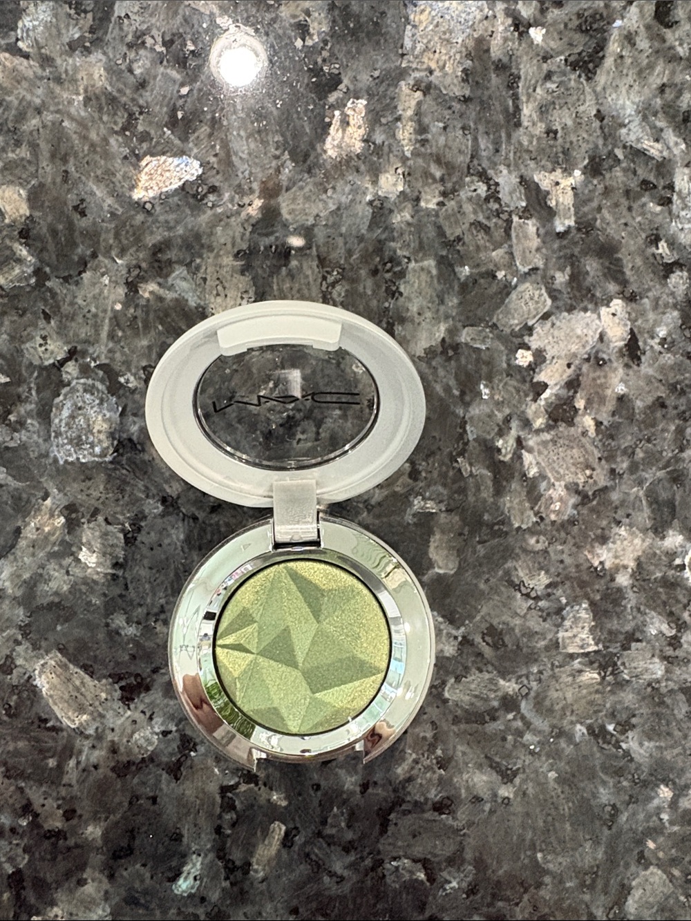MAC Single Eyeshadow in Shimmering Green